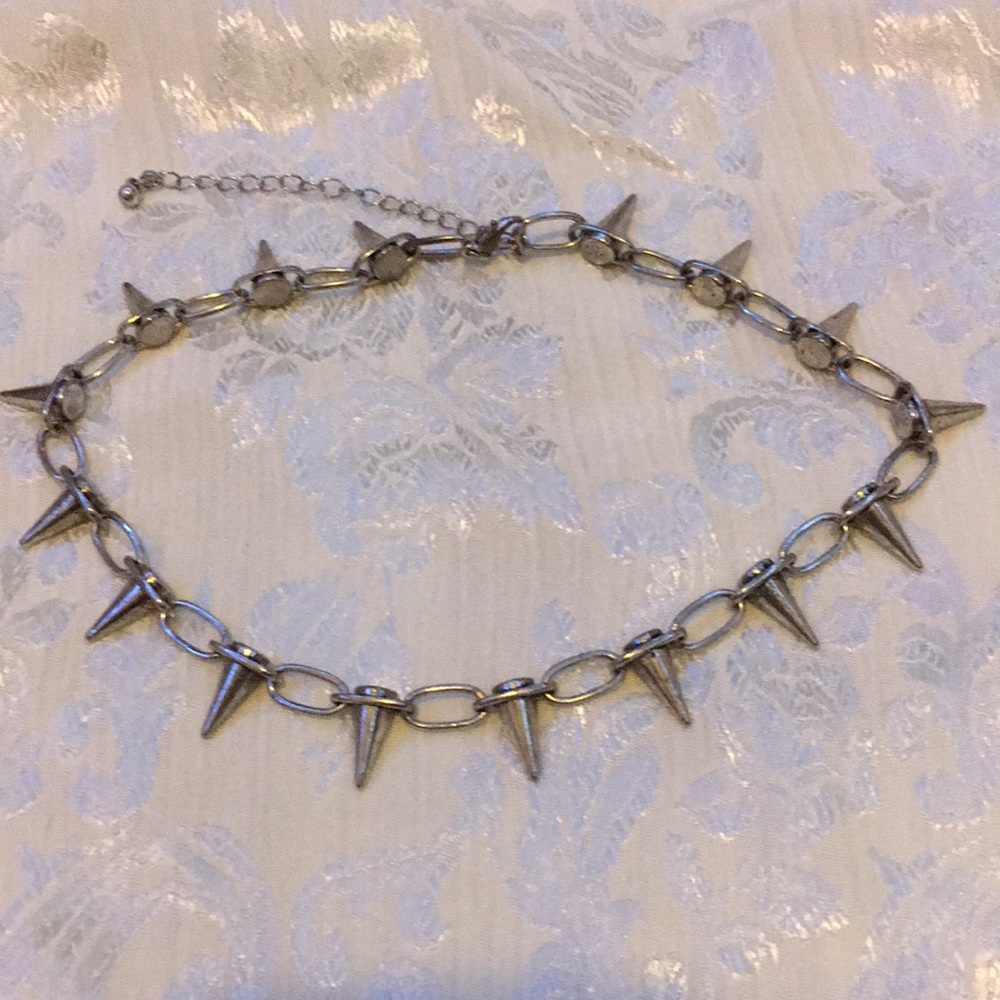 Silver spiked choker